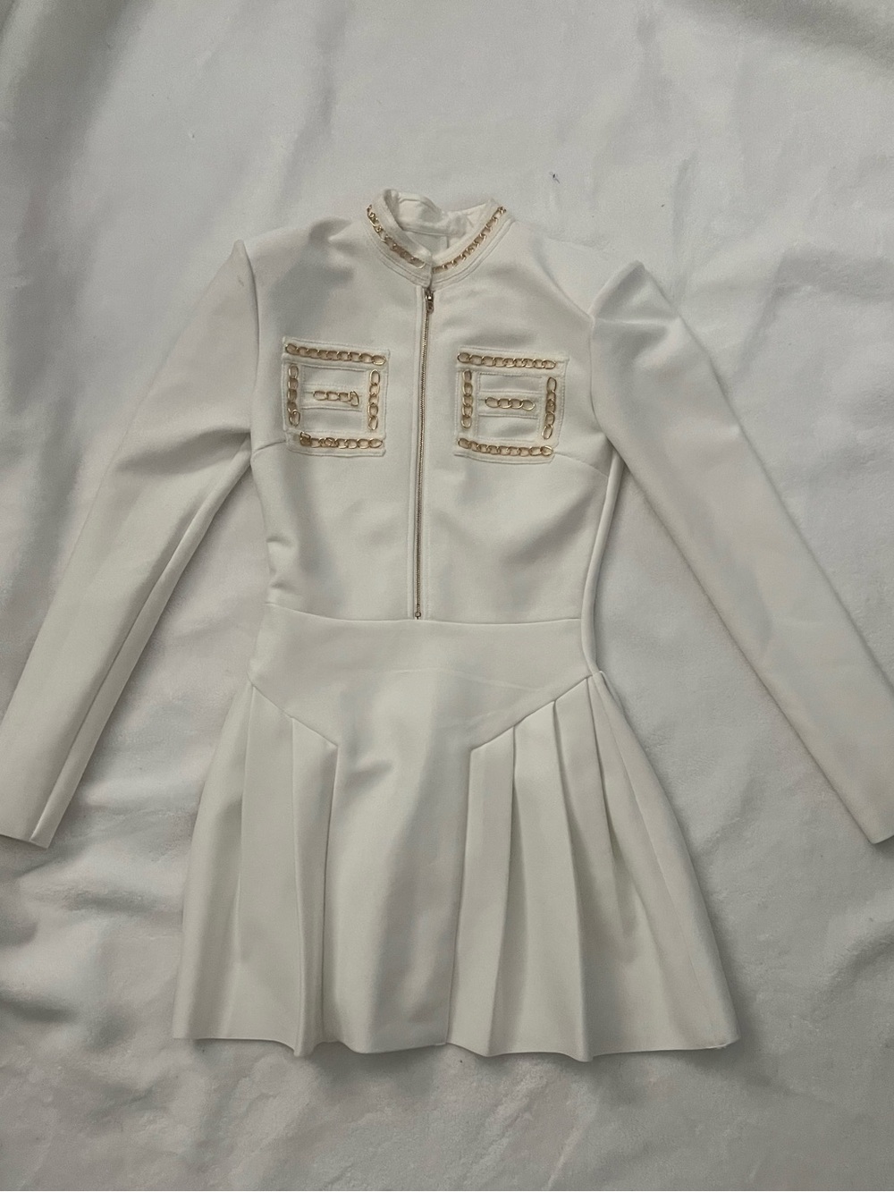 Elegant White Structured Mini Dress 🤍✨